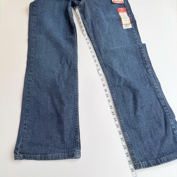 Woman’s LEE Riders Denim Jeans Size 10M 
NWT Stretch Straight Leg​ - Picture 6 of 9